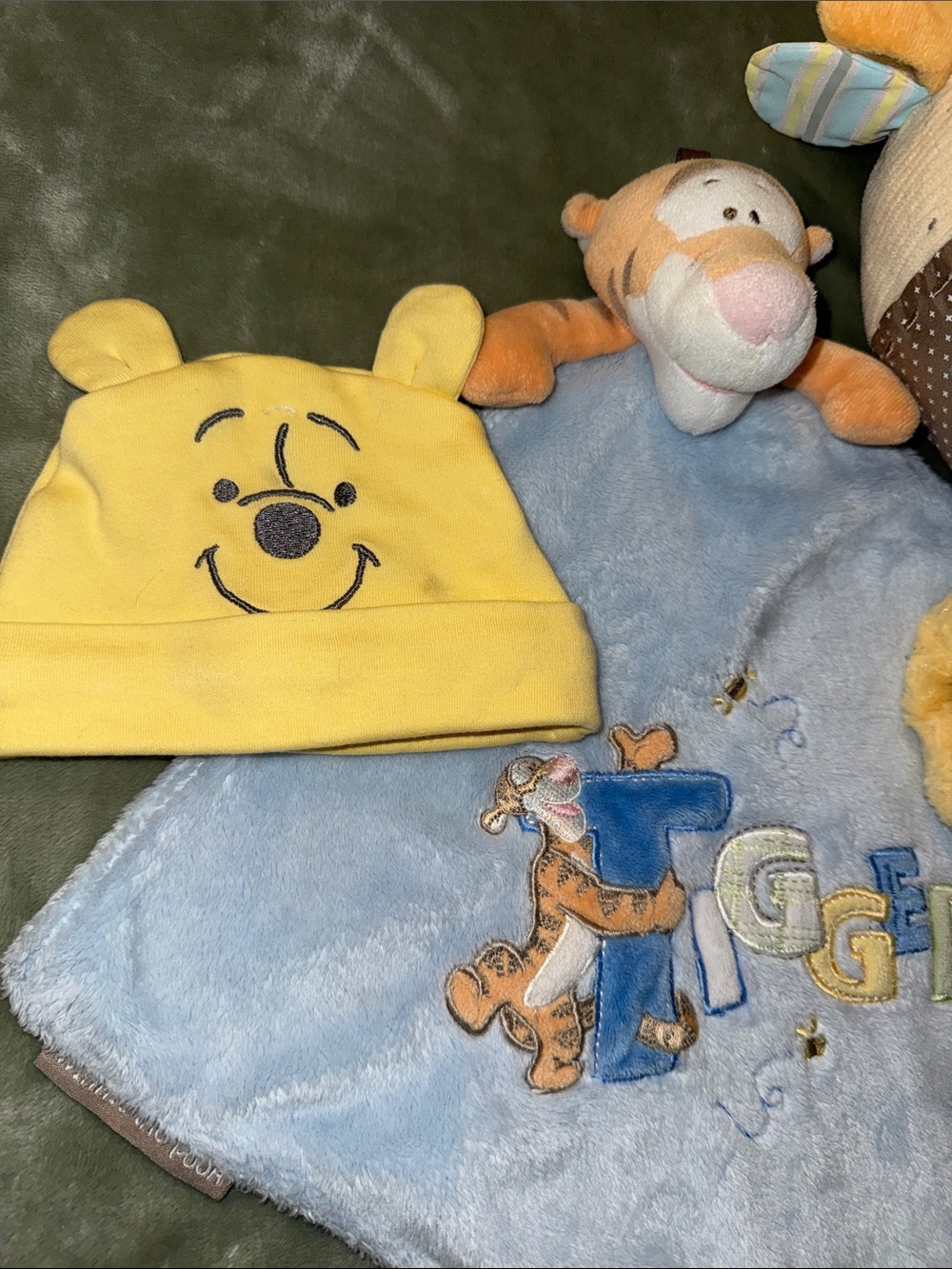 Winnie the Pooh Baby Gift Set - Yellow & Light Blue Winnie the Pooh rattle - Picture 2 of 7
